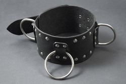 Чёрный не подшитый ошейник с большими кольцами 