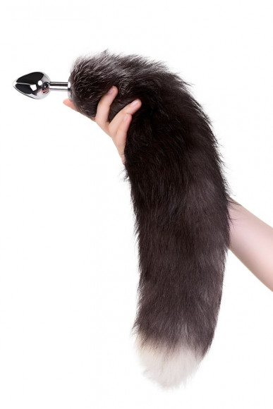 Большая серебристая металлическая анальная втулка с хвостом-чернобуркой Большая серебристая металлическая анальная втулка с хвостом-чернобуркой