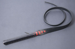 Чёрный кожаный хлыст  Язык страсти  - 120 см.