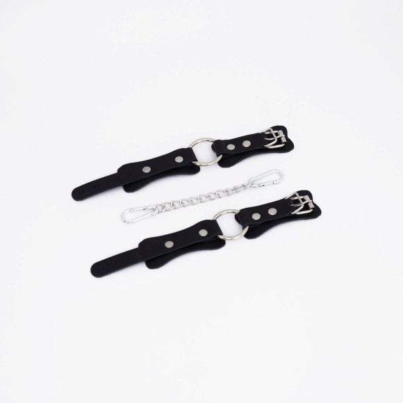 Черные кожаные наручники с кольцом