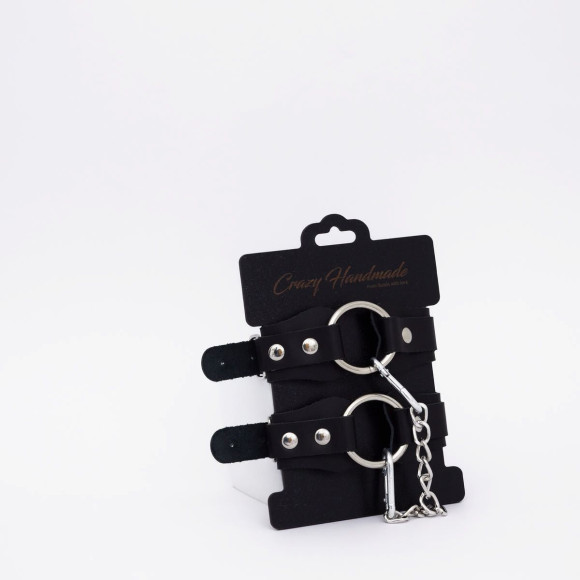 Черные кожаные оковы с кольцом
