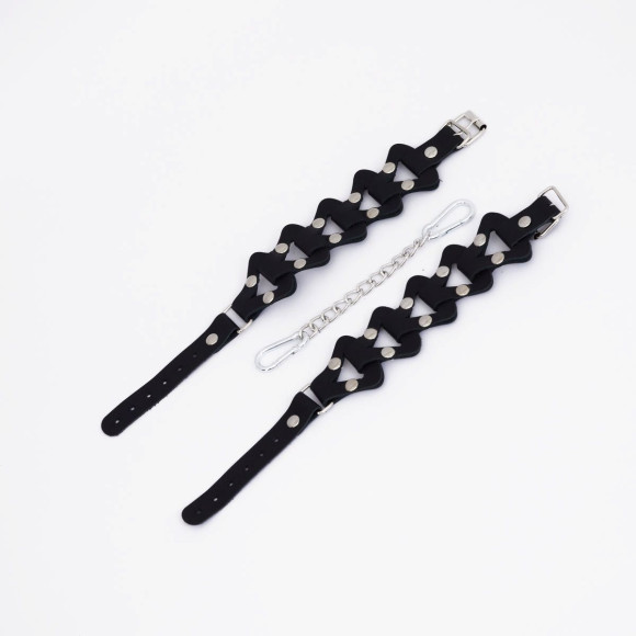 Черные кожаные наручники из звеньев