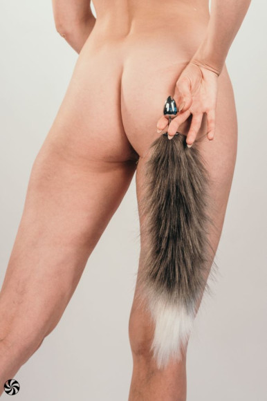 Серебристая анальная пробка с черным хвостом Galaxy Серебристая анальная пробка с черным хвостом Galaxy