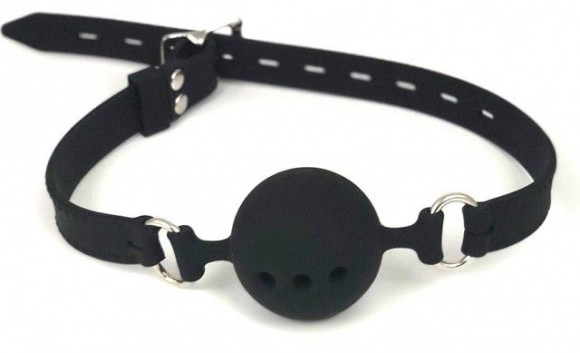 Черный кляп-шар на ремешках из силикона