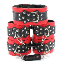Набор красно-черных фиксаторов с меховым подкладом Набор красно-черных фиксаторов с меховым подкладом