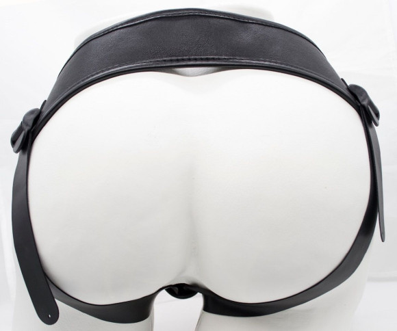 Страпон Harness из двух предметов: регулируемые трусики и насадка-фаллос - 17,5 см. Страпон Harness из двух предметов: регулируемые трусики и насадка-фаллос - 17,5 см.