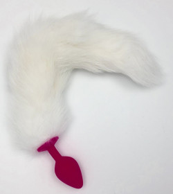 Красная силиконовая анальная пробка с белым хвостиком - размер M Красная силиконовая анальная пробка с белым хвостиком - размер M