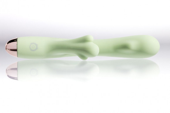 Салатовый вибратор Maccia с клиторальным отростком - 22 см.