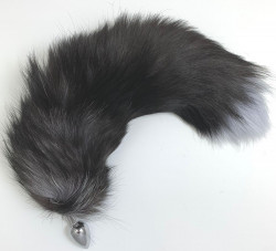 Серебристая металлическая анальная пробка с черно-голубым Серебристая металлическая анальная пробка с черно-голубым