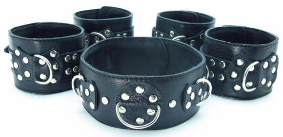 Комплект кожаных БДСМ-аксессуаров с клёпками Комплект кожаных БДСМ-аксессуаров с клёпками