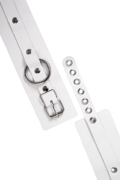 Белые мягкие кожаные оковы с люверсами