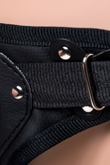 Телесный страпон Harness с вагинальной пробкой - 19,5 см.