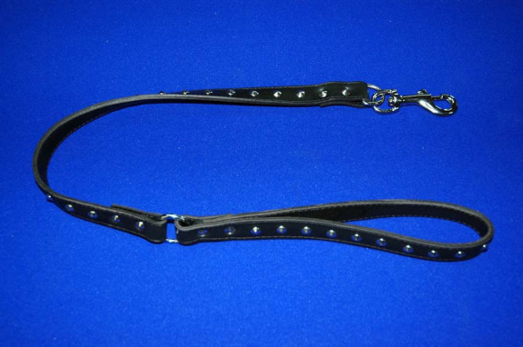 Подшитый кожаный поводок с клепками Привязь любви - 75 см. Подшитый кожаный поводок с клепками Привязь любви - 75 см.