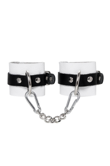Бело-черные кожаные наручники с одним ремешком с люверсами
