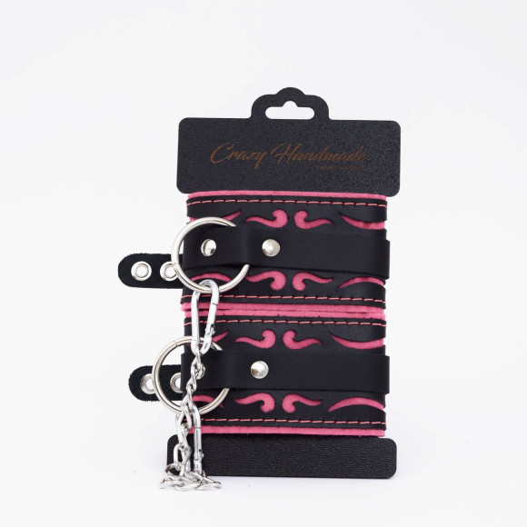 Черно-розовые кожаные оковы с розовой строчкой